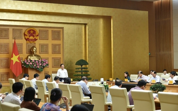 Giá trần vé máy bay, giá điện có thể tăng trong năm nay