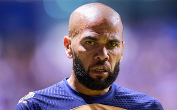 Dani Alves bị nghi ngờ tham gia vào đường dây bán thuốc lá trong trại giam