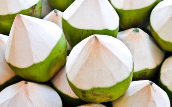 Bác sĩ 24/7: Uống nước dừa buổi nào tốt nhất?