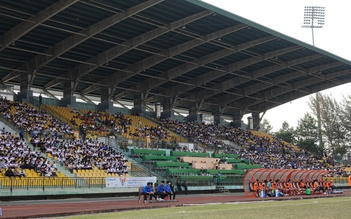 Bất ngờ sân Cần Thơ, cổ động viên đông hơn V-League