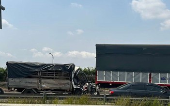 3 xe tải tông liên hoàn trên cao tốc, tài xế tử vong trong ca bin