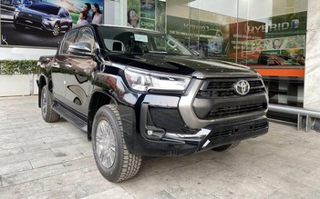Toyota Hilux 2023 giá 852 triệu đồng tại Việt Nam trang bị gì?