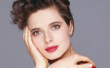 Ngôi sao điện ảnh Ý Isabella Rossellini nói không với phẫu thuật thẩm mỹ