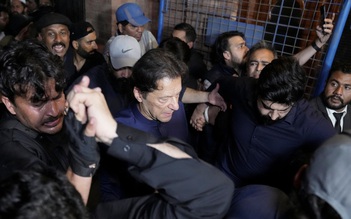 Vì sao cảnh sát Pakistan tìm cách bắt giữ cựu Thủ tướng Imran Khan?