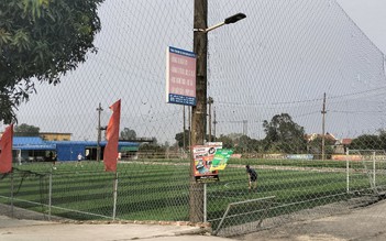 Nam Định: Hai sân bóng đá 'mọc' trái phép trên hành lang đê Ninh Cơ