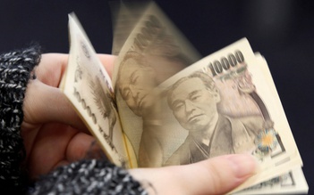 Tìm thấy 10 triệu yen trong giấy rác, 13 người tranh nhau nhận