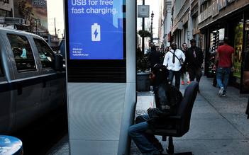 FBI cảnh báo nguy cơ an ninh từ trạm sạc điện thoại công cộng