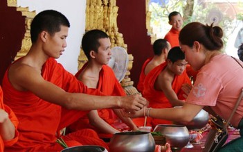 Lãnh đạo Đảng, Nhà nước chúc mừng tết cổ truyền Lào, Campuchia