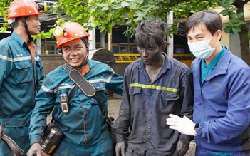 Quảng Ninh: Cứu sống 2 công nhân ngành than mắc kẹt 12 giờ dưới lò sâu