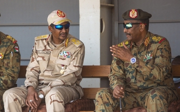 Hai tướng lĩnh hàng đầu tranh giành quyền lực, xung đột bùng nổ ở Sudan