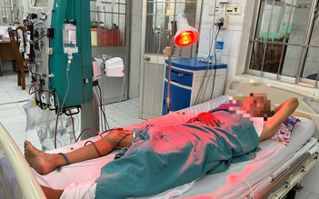 Vụ 6 người ngộ độc rượu ở Cà Mau: Thêm 1 người phải nhập viện lọc máu