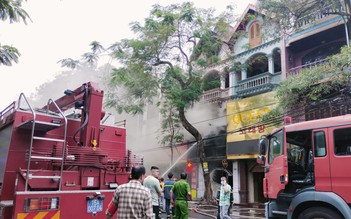 Hải Phòng: Cháy nhà 4 tầng trên phố Văn Cao