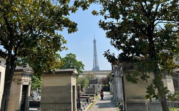 Thăm mộ vua Bảo Đại giữa Paris