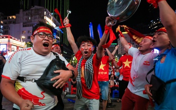 Tưng bừng ngày đội tuyển bóng đá nữ Việt Nam đoạt HCV SEA Games 32