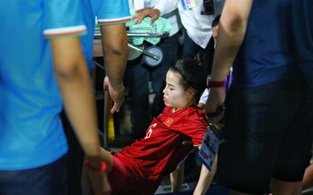 Hậu vệ đội tuyển nữ Việt Nam chấn thương, phải nhập viện khẩn cấp