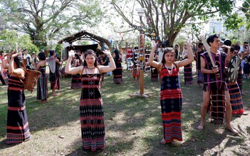 Những người giữ hồn Cơ Tu: Truyền lửa làm du lịch ở bản làng