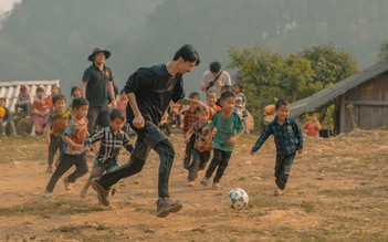 Nhận nuôi trẻ vùng cao sau khi xem MV 'Nấu ăn cho em' của Đen Vâu