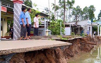 Vĩnh Long: Sạt lở cù lao Lục Sĩ Thành, 3 căn nhà có nguy cơ sụp xuống sông