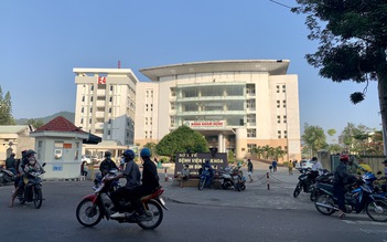 Bình Định: Bé gái 4 tuổi vặn tay ga xe máy, 3 người bị nạn tử vong