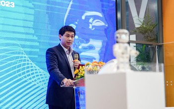 Con trai ông Hạnh Nguyễn ký kết hợp tác phát triển giáo dục AI