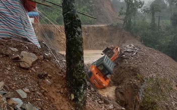 2 người chết, 1 người bị thương do sét đánh