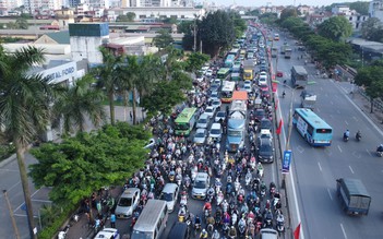 Cửa ngõ phía nam Hà Nội ùn tắc, bến xe đông nghẹt người sau kỳ nghỉ lễ