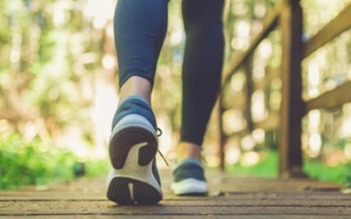 Đi bộ nhanh tốt cho sức khỏe nhưng cần tránh 4 sai lầm phổ biến