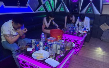 Bình Phước: Đột kích quán karaoke mới khai trương, phát hiện 41 người dương tính với ma túy