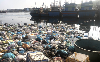 Nan giải nạn rác thải ở cảng cá Sa Huỳnh
