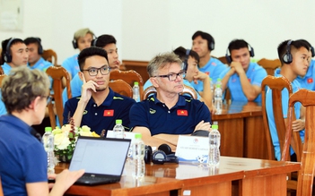 HLV Troussier cùng đội tuyển Việt Nam trở thành khách mời sự kiện do UEFA tổ chức