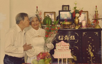 Tái hiện ký ức 50 năm trước: Chụp ảnh cưới cho ba mẹ đã vào tuổi U.90