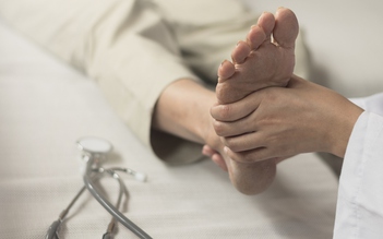 Chăm sóc bàn chân đúng cách để khỏe mạnh lâu dài