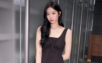 Sao Hàn khoe vóc dáng quyến rũ với váy mini