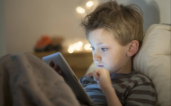 Anh siết chặt luật internet, tăng cường bảo vệ trẻ em trước ấn phẩm độc hại