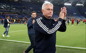 HLV Mourinho ra dấu hiệu với CĐV AS Roma: ‘Tôi ở lại’