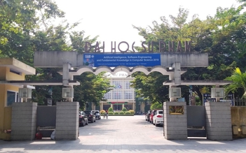 Một nữ sinh đột quỵ khi đang ngồi học