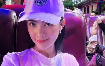Hoa hậu Phan Thị Mơ ngồi xe khách chạy show