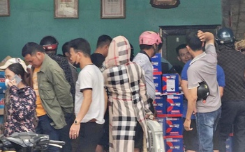Bắc Giang: Người dân đổ xô đi mua quạt tích điện, nhiều nơi 'cháy hàng'