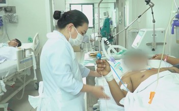 Anh em ngộ độc botulinum sau khi ăn chả lụa được về quê điều trị