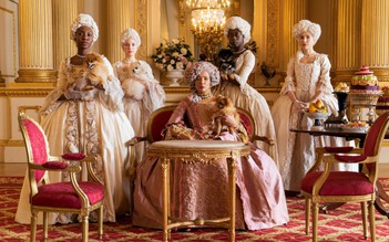Phim cung đấu 'Queen Charlotte' đạt hàng tỉ phút xem trực tuyến