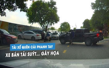 Tài xế quên… cài phanh tay, xe bán tải lao ra đường suýt gây tai nạn