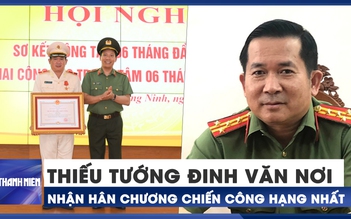 Thiếu tướng Đinh Văn Nơi nhận Huân chương Chiến công hạng nhất