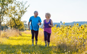 Chuyên gia: Cách đi bộ sau bữa ăn giúp tránh đường huyết tăng vọt