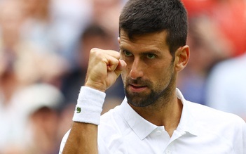 Djokovic vẫn bất bại tại giải Wimbledon, hạt giống số 1 nữ Swiatek bị loại