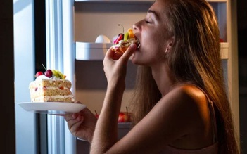 Ăn khuya có đúng là gây tăng cân?