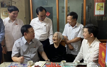 Chủ tịch Quốc hội tri ân anh hùng liệt sĩ, gia đình có công tại Quảng Trị