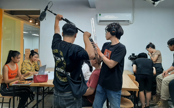 Thất nghiệp là... đi làm mạng xã hội?: Bỏ hết để làm TikToker, YouTuber...