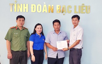 Trao tiền bạn đọc giúp bí thư chi đoàn gặp tai nạn