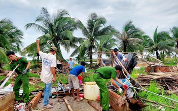 Cà Mau: 170 nhà bị sập, tốc mái do giông lốc