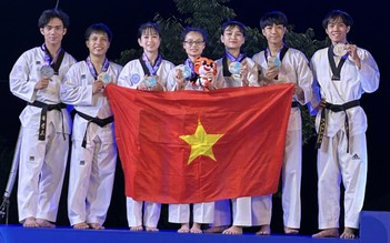 'Hot girl' làng võ Châu Tuyết Vân và đội quyền taekwondo Việt Nam đoạt HCB thế giới